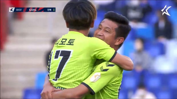 Takahiro Kunimoto's screamer against Suwon